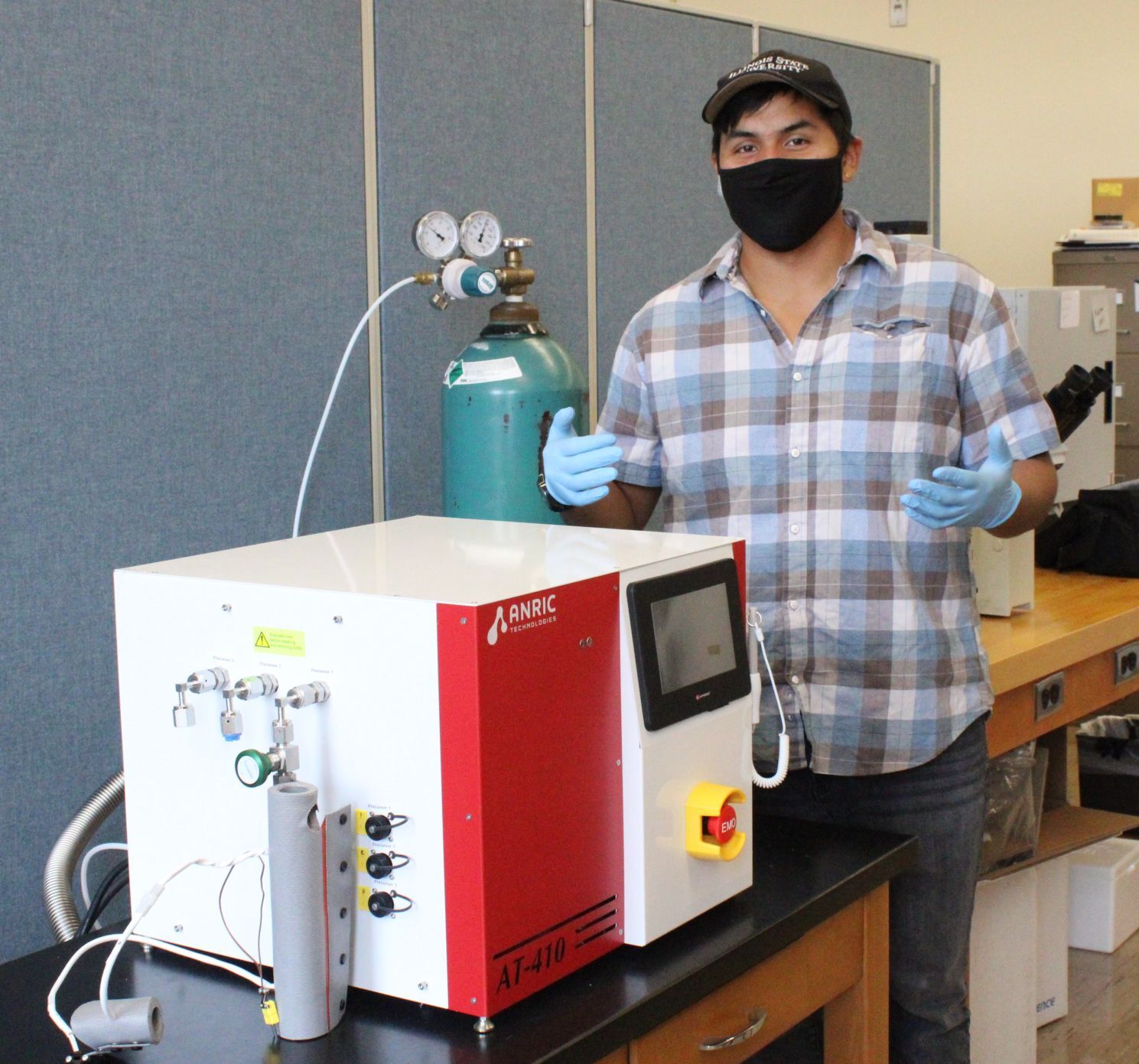 Marcos Perez explains atomic layer deposition